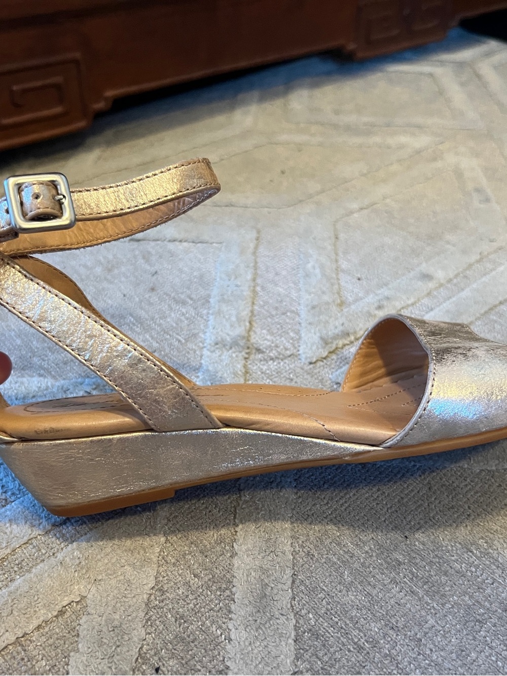 metallic gold low wedge sandal women’s size 8